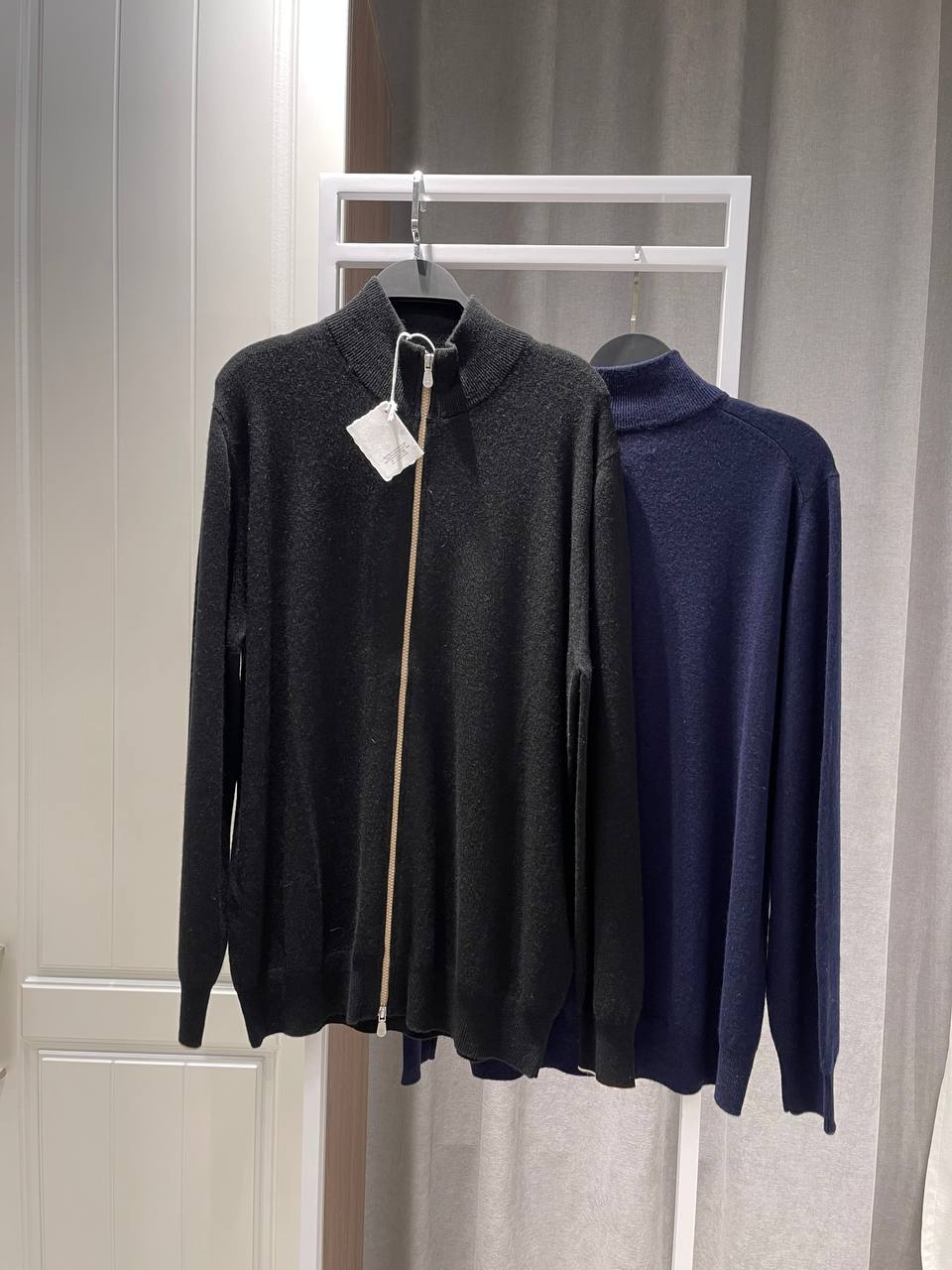 Кардиган Brunello Cucinelli LUX-110457 фото Кардиган Brunello Cucinelli Артикул LUX-110457