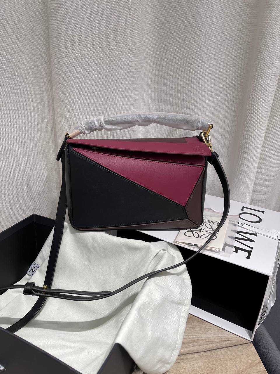 Сумка женская Puzzle из телячьей кожи nappa Loewe LUX-124804 фото Сумка женская Puzzle из телячьей кожи nappa Loewe Артикул LUX-124804