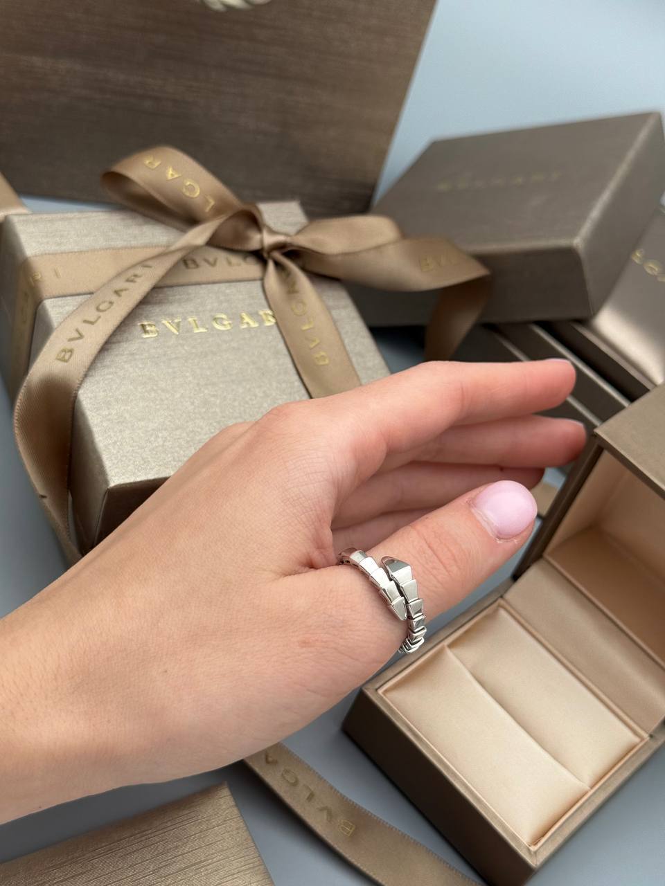 Кольцо Bvlgari LUX-126069 фото Кольцо Bvlgari Артикул LUX-126069