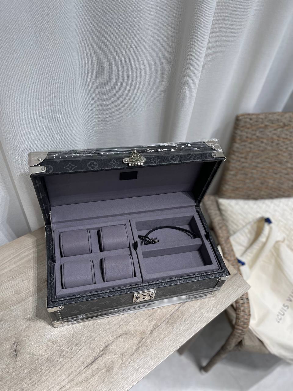 Функциональный сундук Accessoires Louis Vuitton LUX-118294 фото Функциональный сундук Accessoires Louis Vuitton Артикул LUX-118294