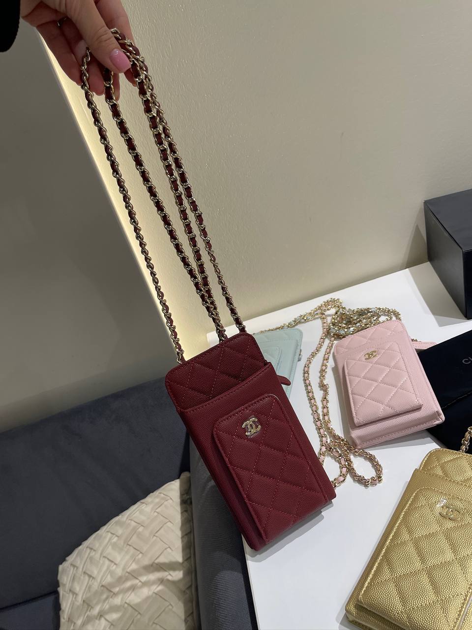 Сумочка-чехол Chanel LUX-126233 фото Сумочка-чехол Chanel Артикул LUX-126233