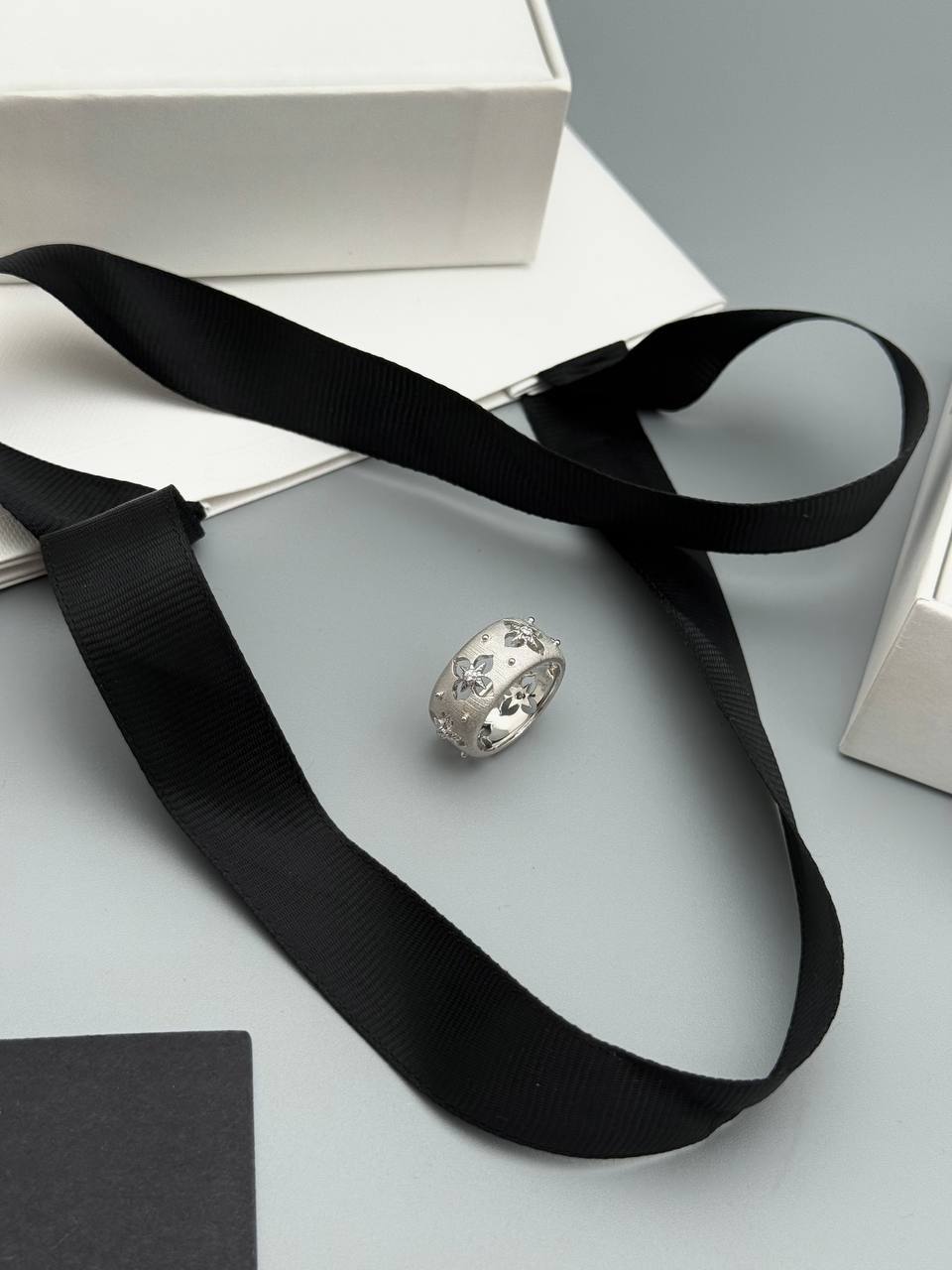 Кольцо Buccellati LUX-126345 фото Кольцо Buccellati Артикул LUX-126345