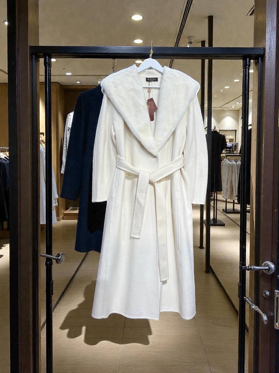 Пальто Loro Piana LUX-129723 фото Пальто Loro Piana Артикул LUX-129723