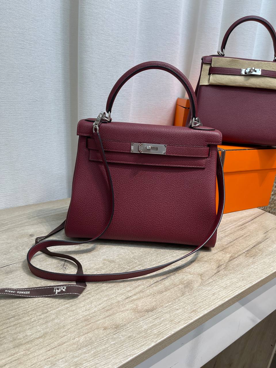 Сумка женская Kelly 28, PHW Togo Hermes LUX-130324 фото Сумка женская Kelly 28, PHW Togo Hermes Артикул LUX-130324