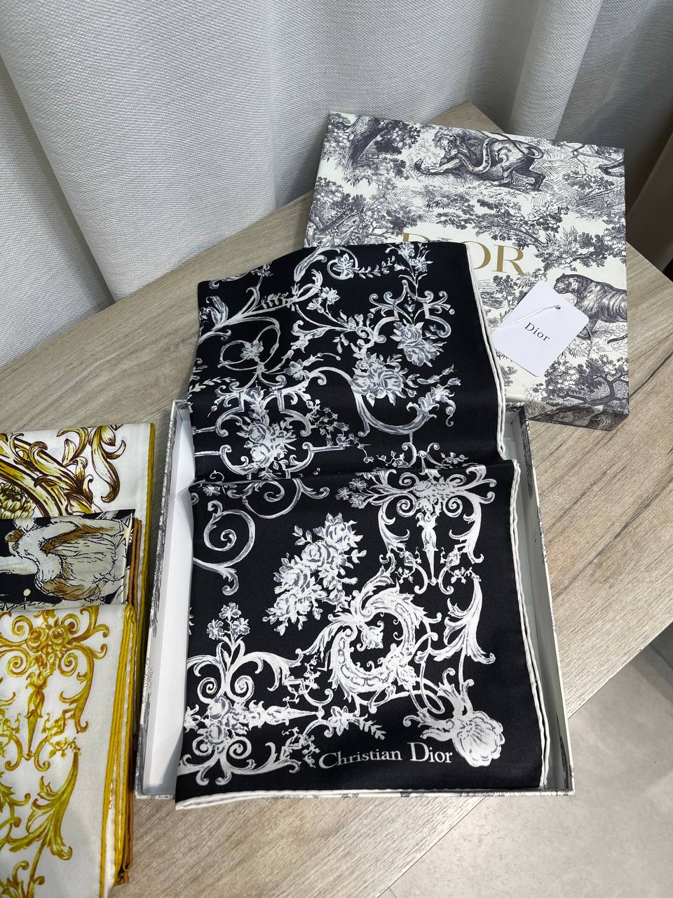 Платок Christian Dior LUX-130551 фото Платок Christian Dior Артикул LUX-130551